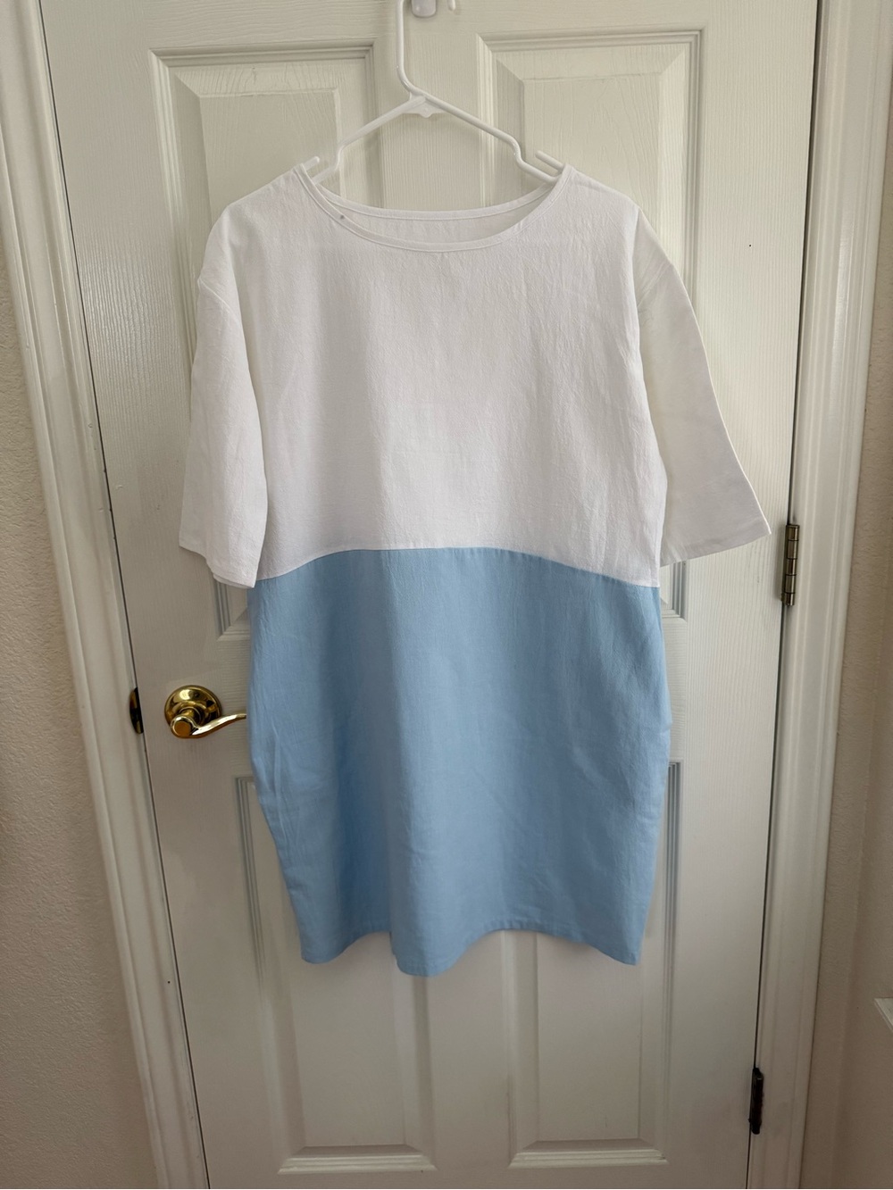 Women's Short Sleeve Colorblock Tee Dress - White & Light Blue